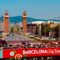 威尼斯双塔和巴塞罗那观光车