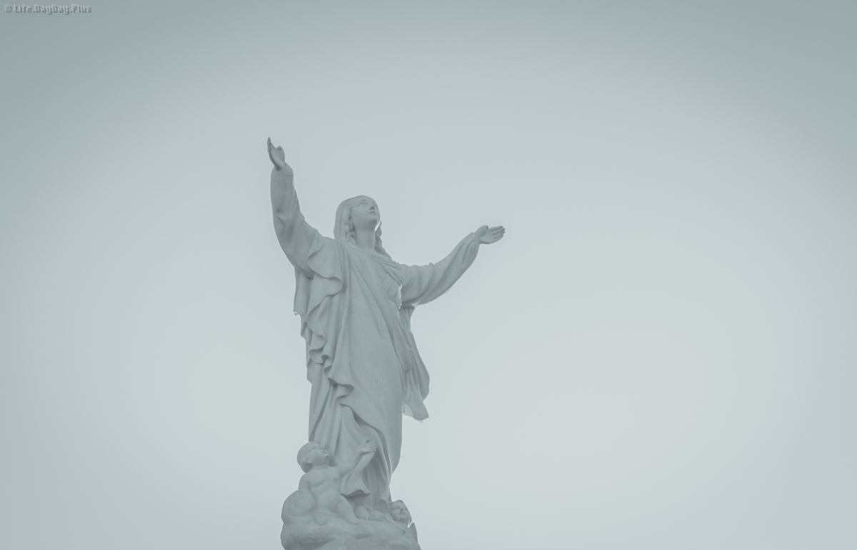 D2 FCO机场小镇的雕像