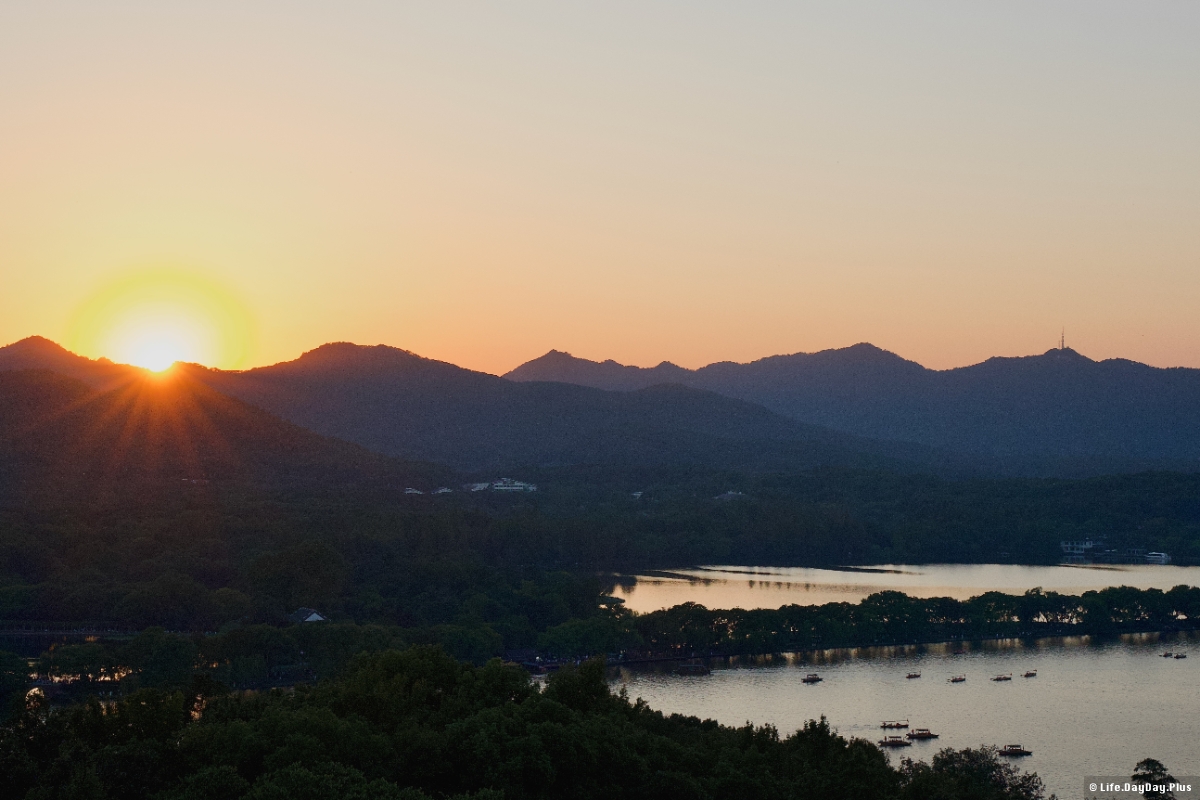 夕阳中的西湖
